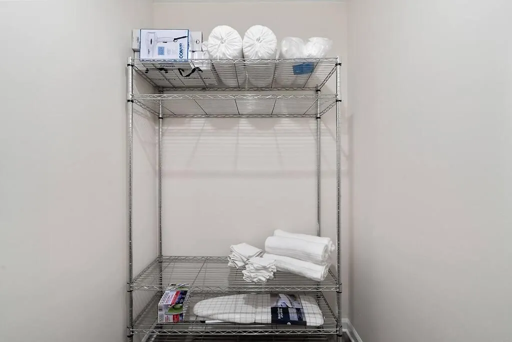 Cozy 2 Bedroom Duplex In Charlotte, Jacuzzi, Sleeps 6 Plus 2 0*, Charlotte United States
