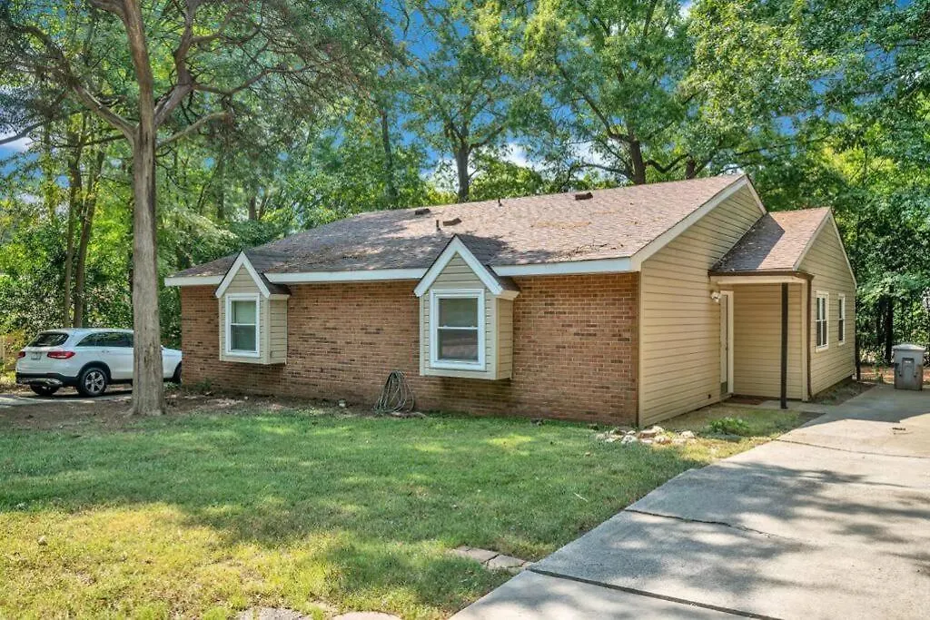 Cozy 2 Bedroom Duplex In Charlotte, Jacuzzi, Sleeps 6 Plus 2 Charlotte