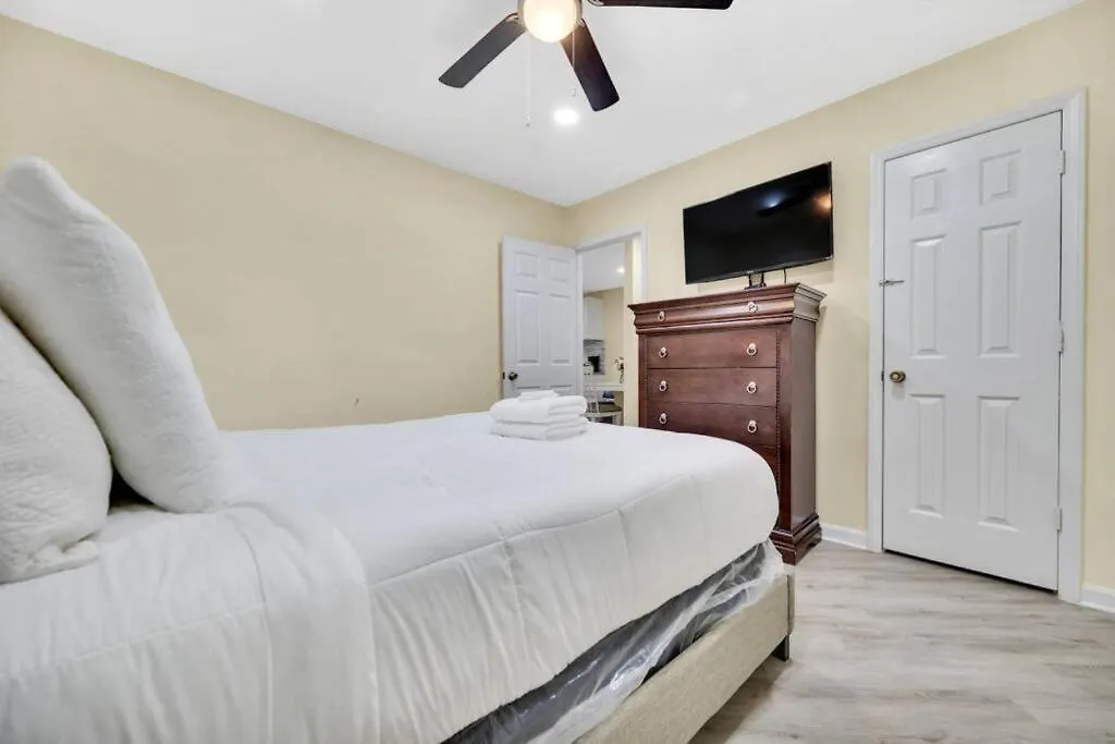 Holiday home Cozy 2 Bedroom Duplex In Charlotte, Jacuzzi, Sleeps 6 Plus 2